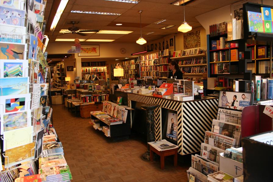 winkelen amsterdam boekhandel zwart op wit